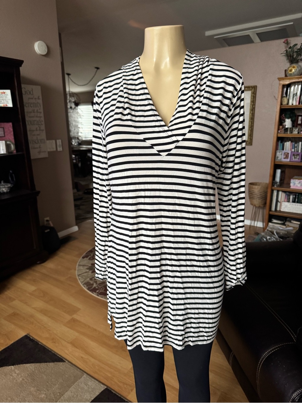 Soma black & white striped hooded V-neck long sleeve tunic-size M